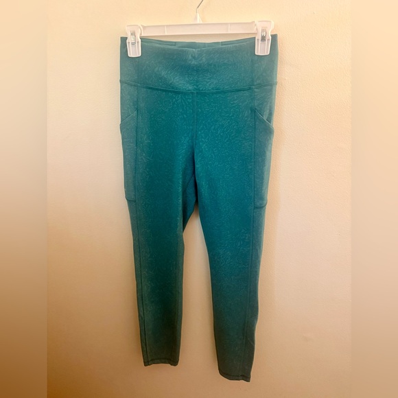 Lululemon Patterned Green Leggings w/Pockets, Size 6! - Picture 1 of 4